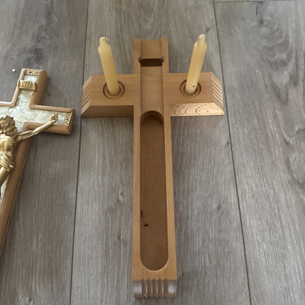 Vintage Wooden Crucifix with Jesus, Opens into Candle Holder/Holy Water - Picture 7 of 10